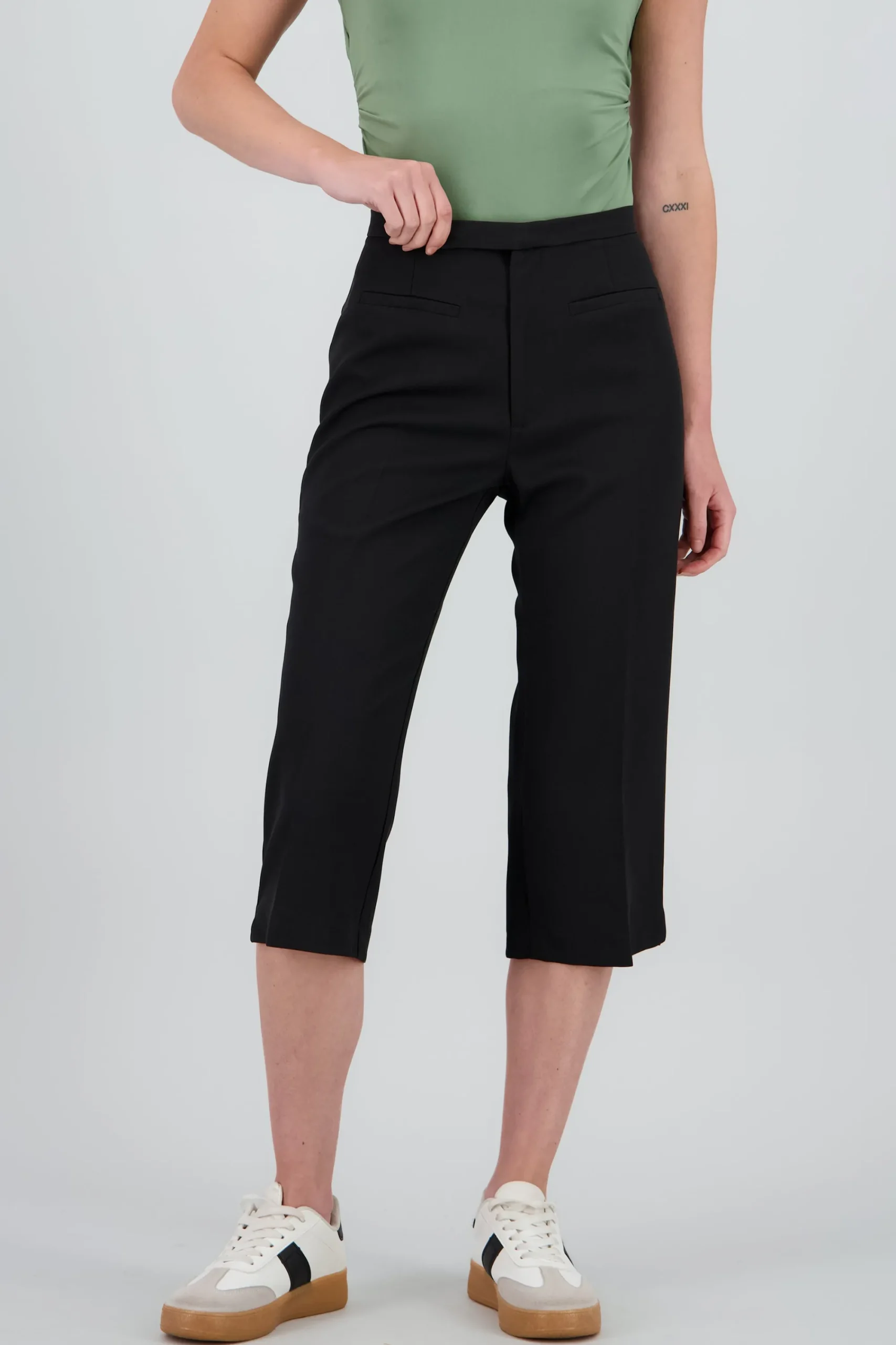 Shasa Capri Pants with Waistband Detail