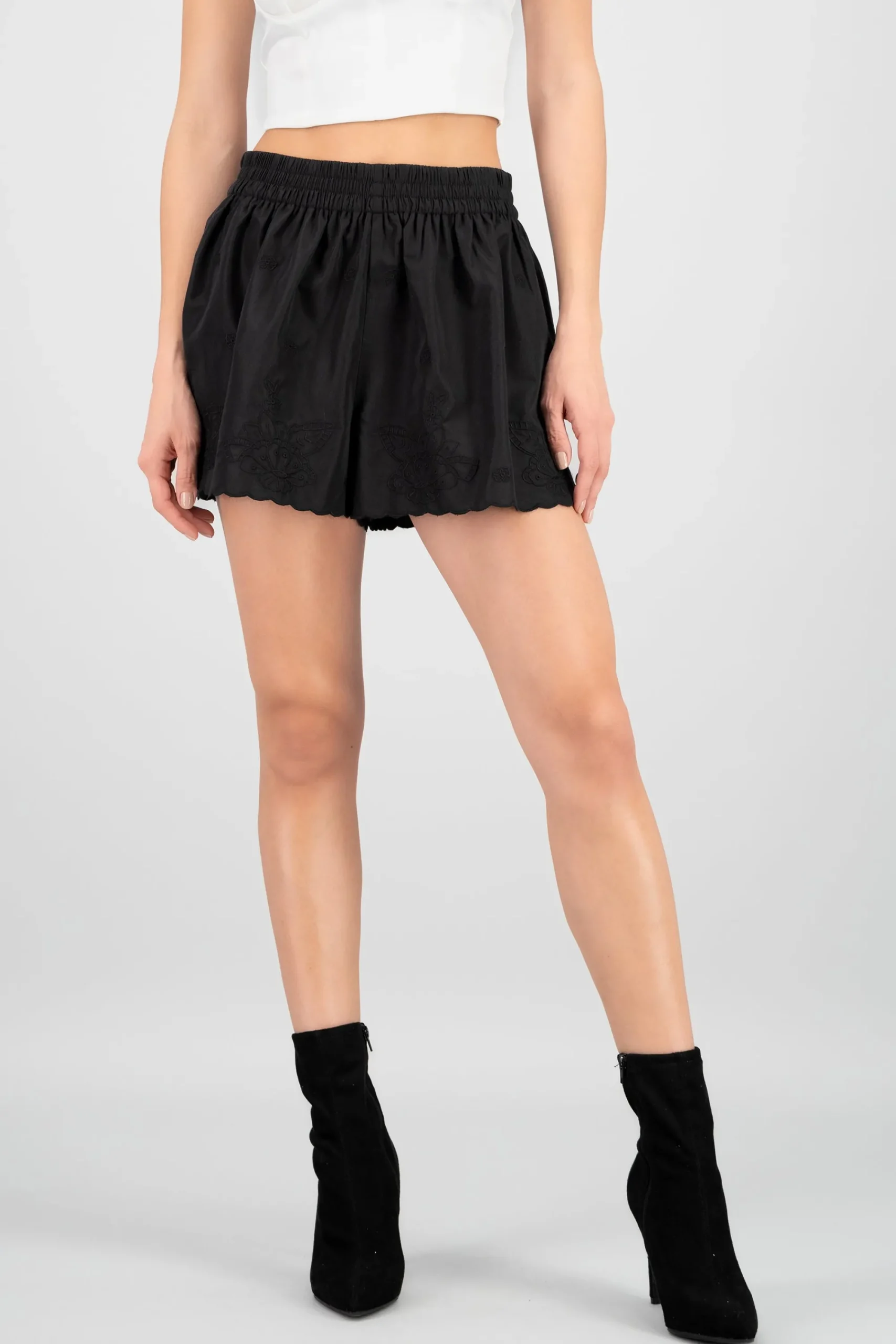 Shasa Eyelet Detail on Leg Shorts