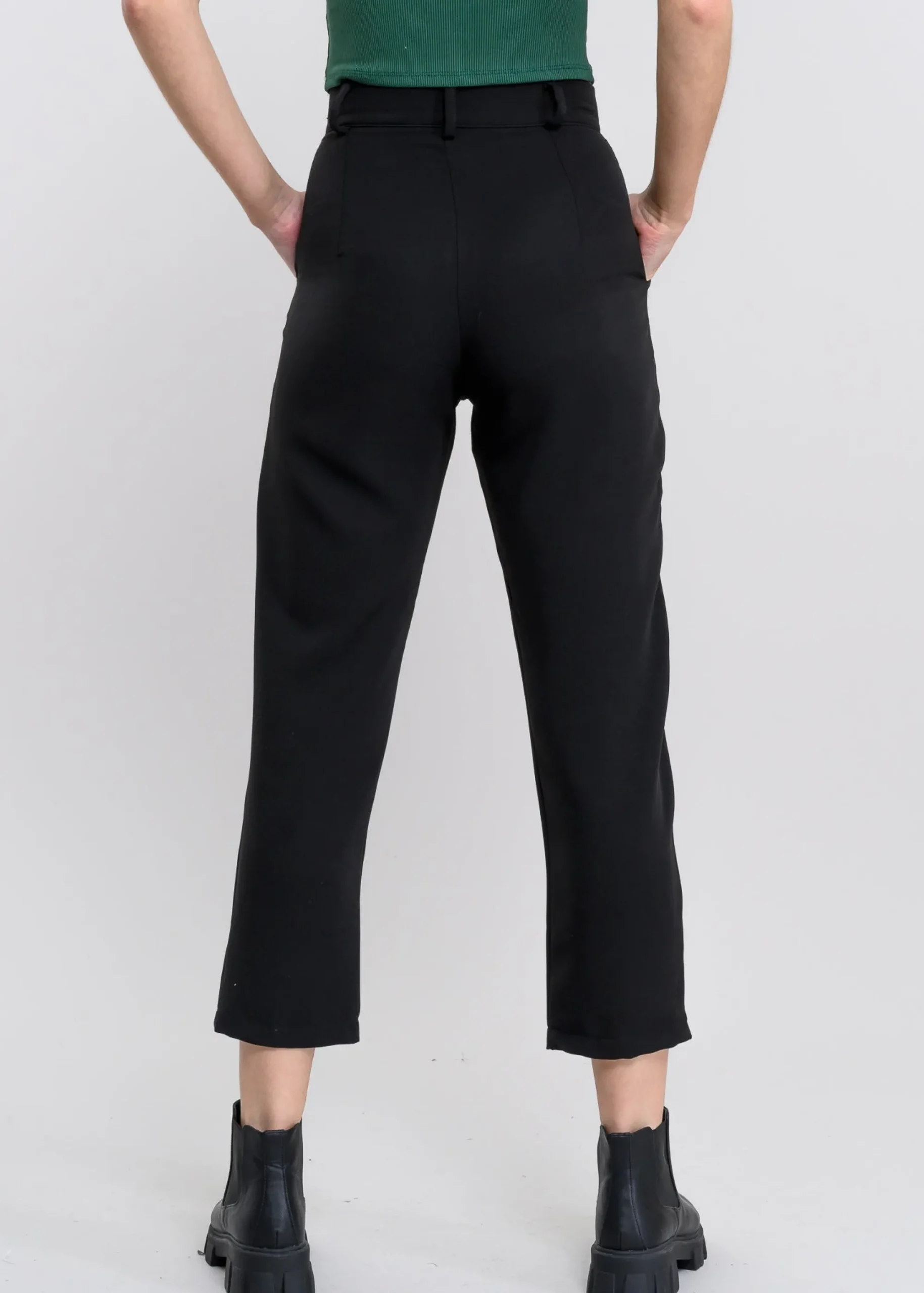 Shasa Highwaisted capri pant with pockets