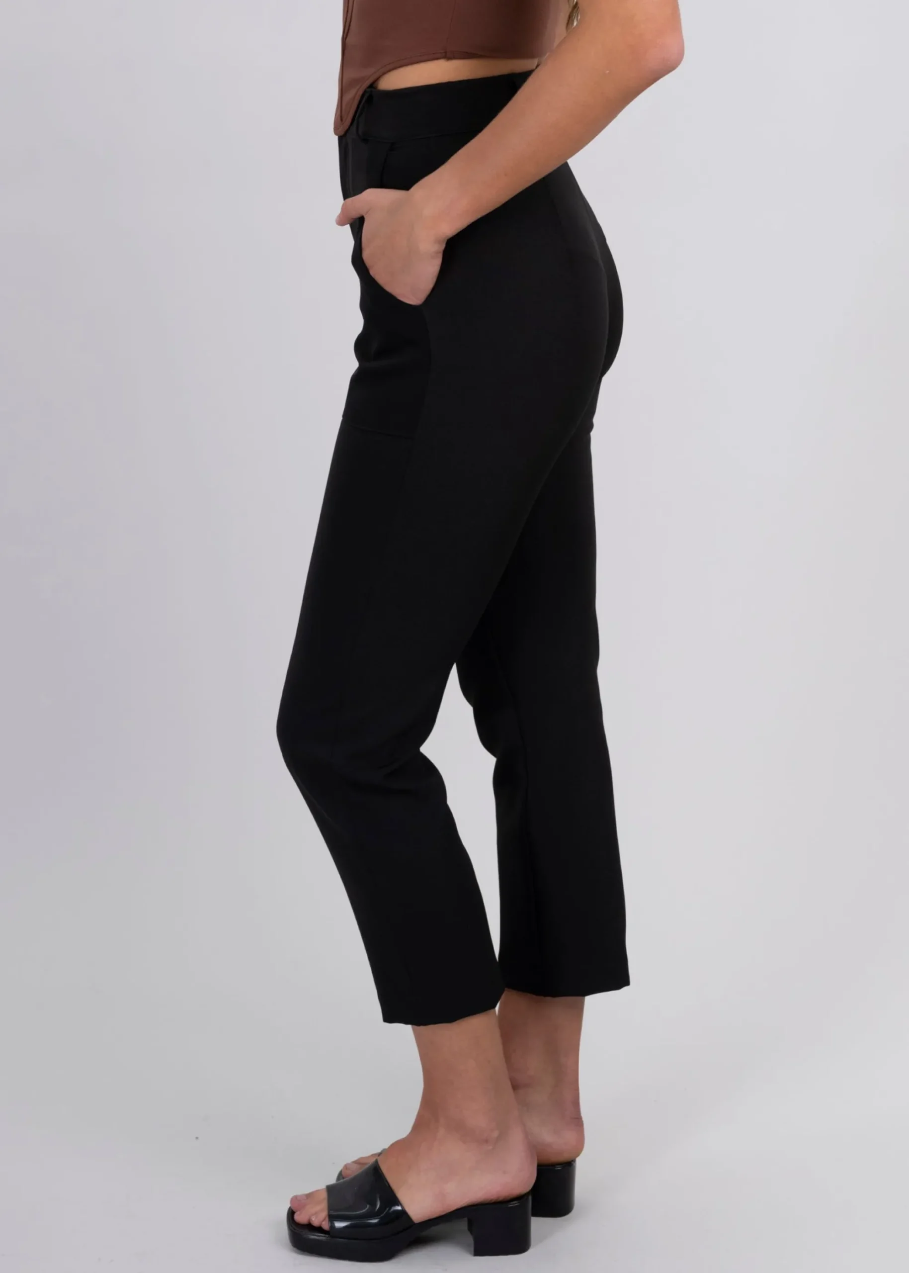 Shasa Highwaisted capri pant with pockets