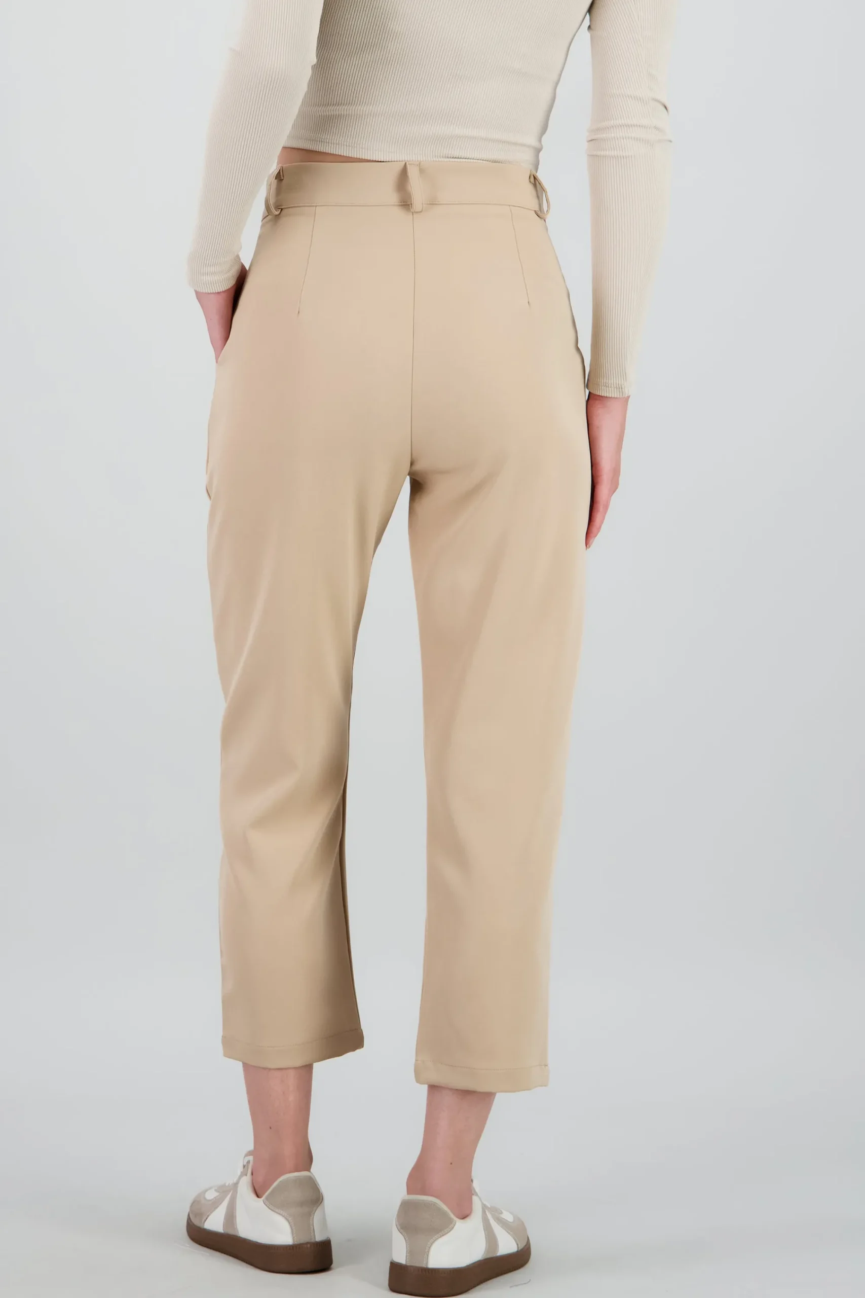 Shasa Highwaisted capri pant with pockets