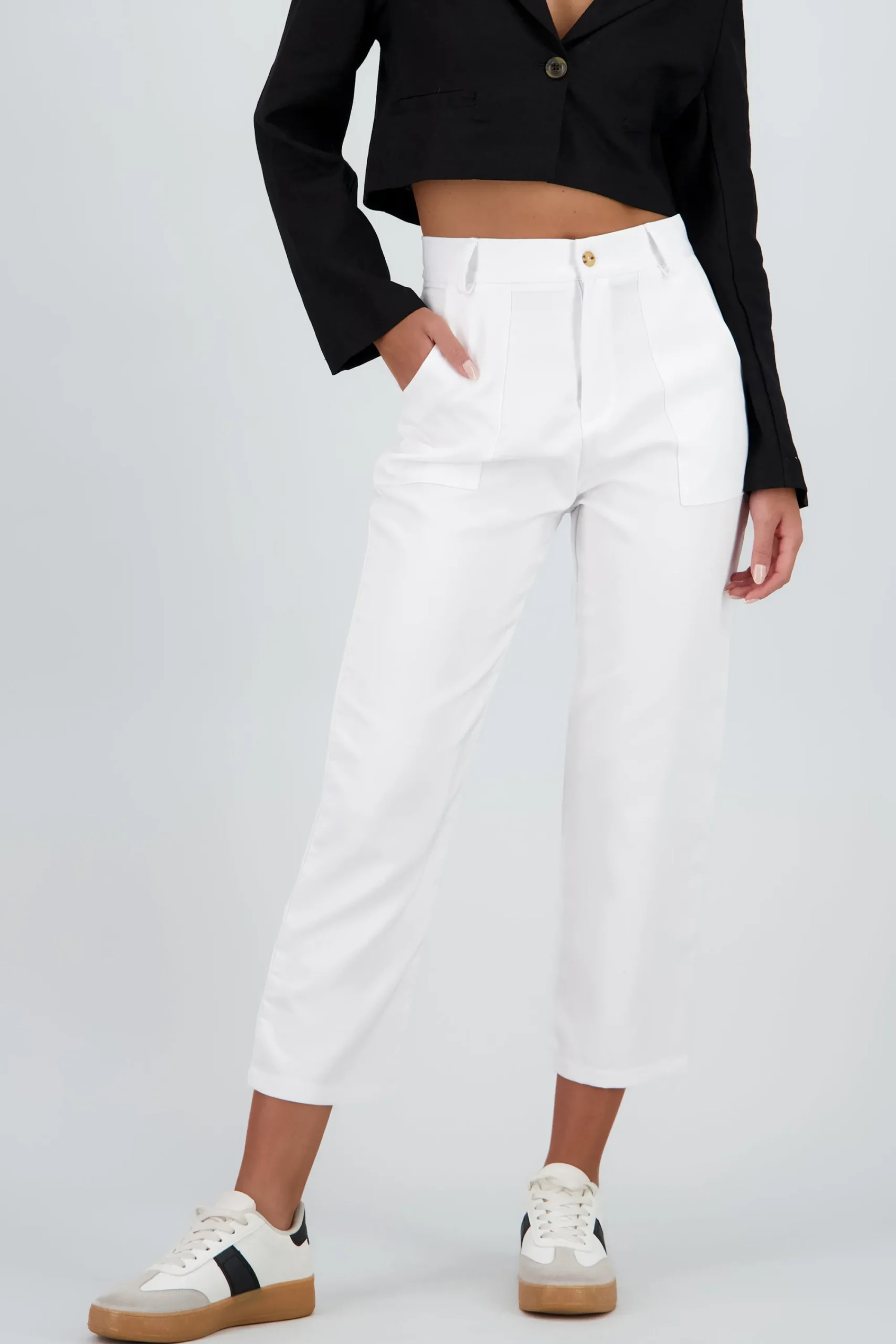 Shasa Highwaisted capri pant with pockets