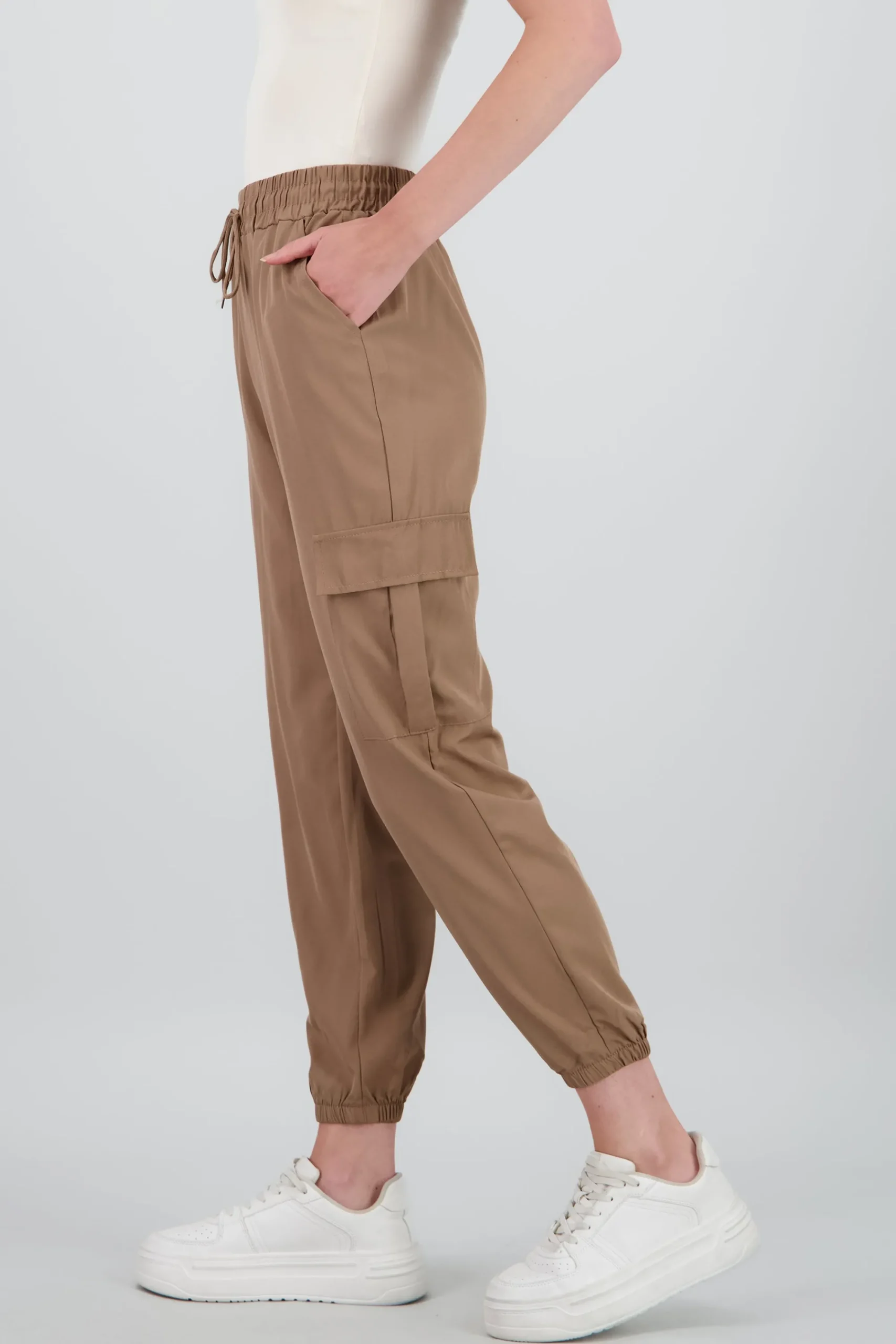 Shasa Jogger with cargo pockets