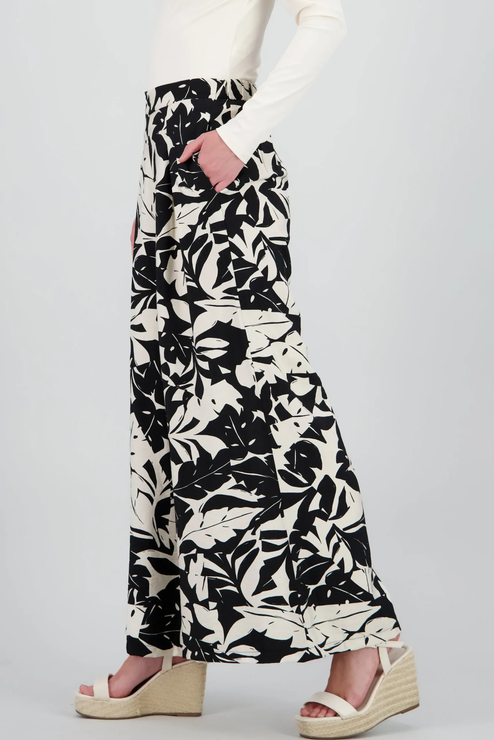 Shasa Leaf Printed Wide Leg Pant