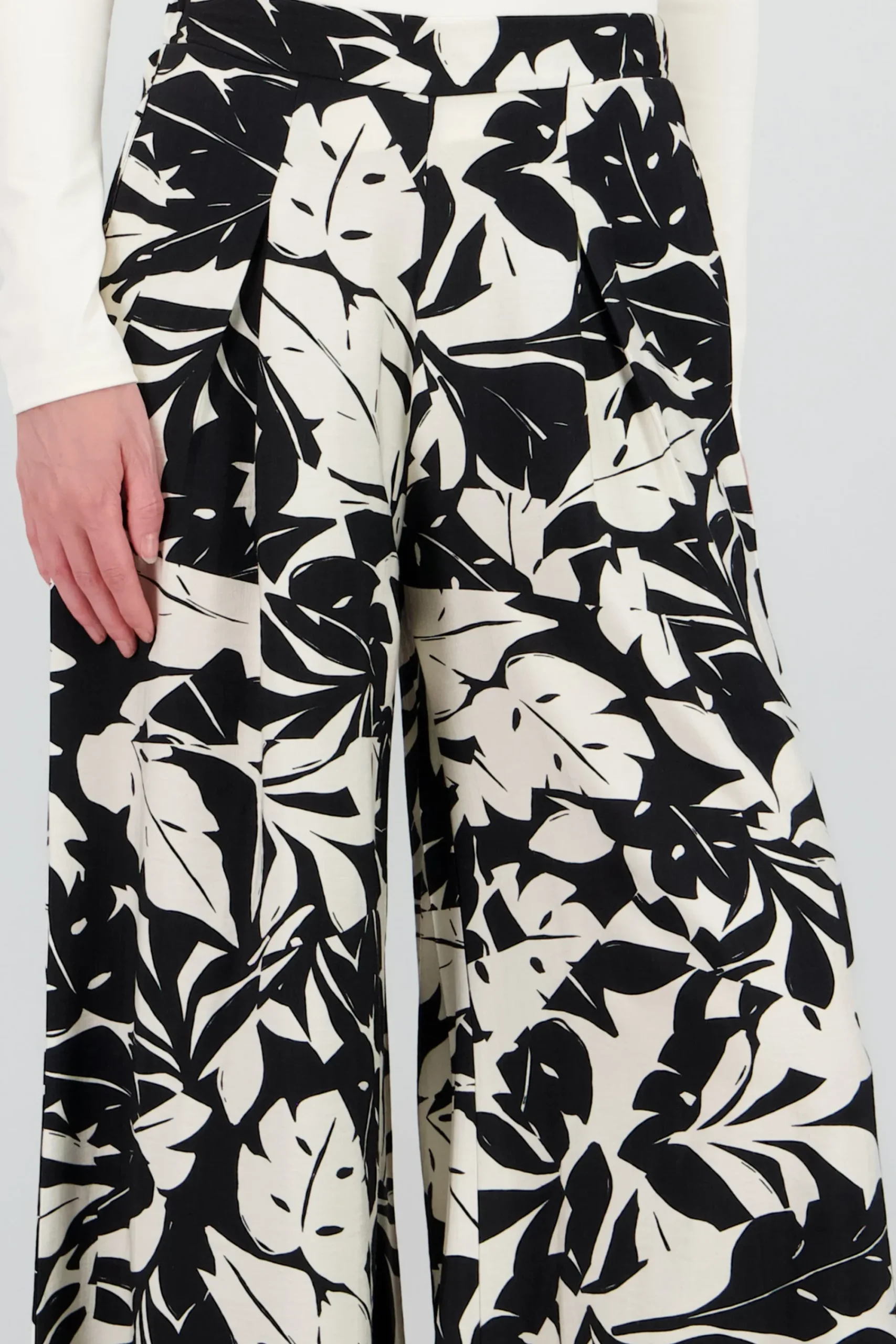 Shasa Leaf Printed Wide Leg Pant