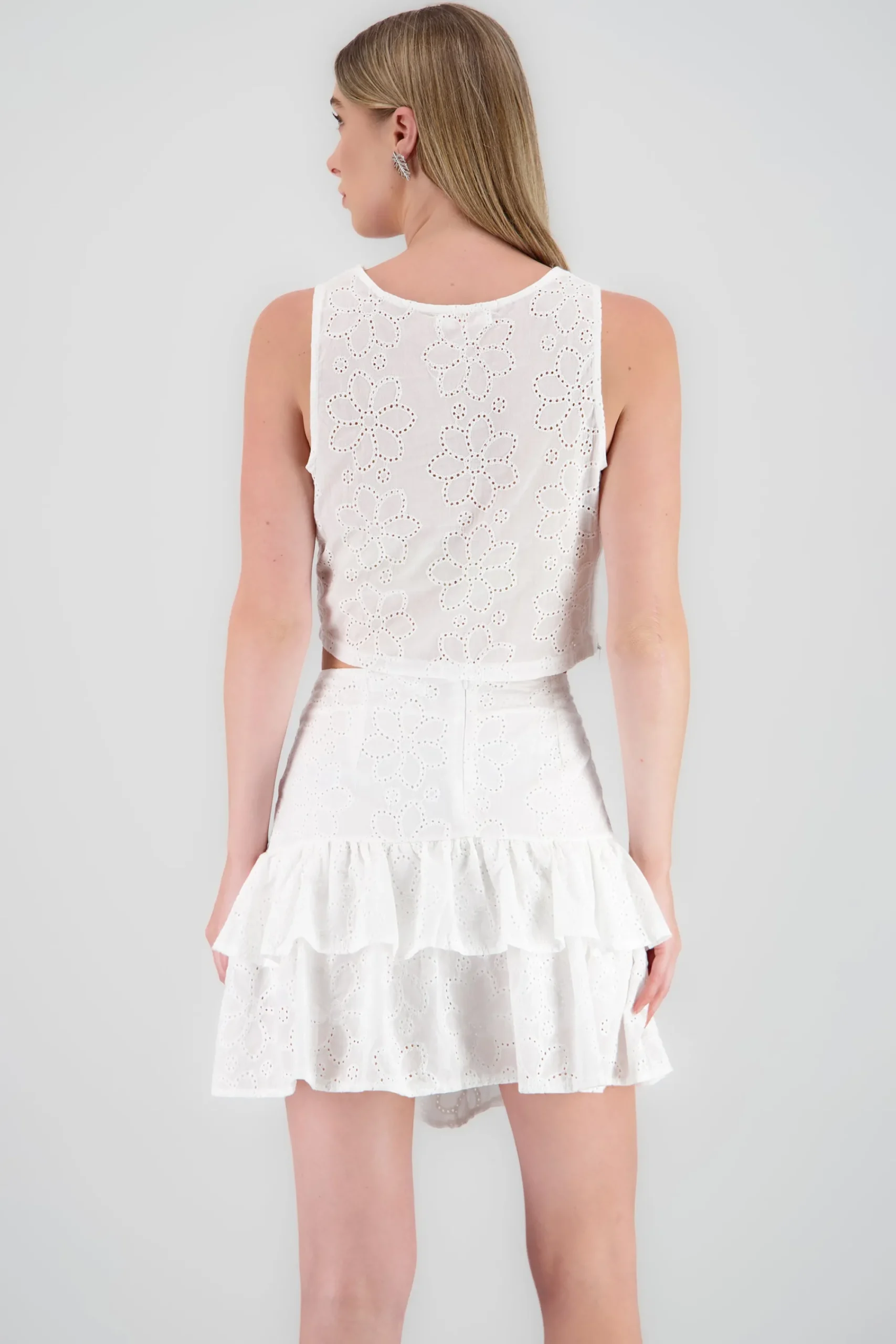 Shasa Round Neck Sleeveless Top