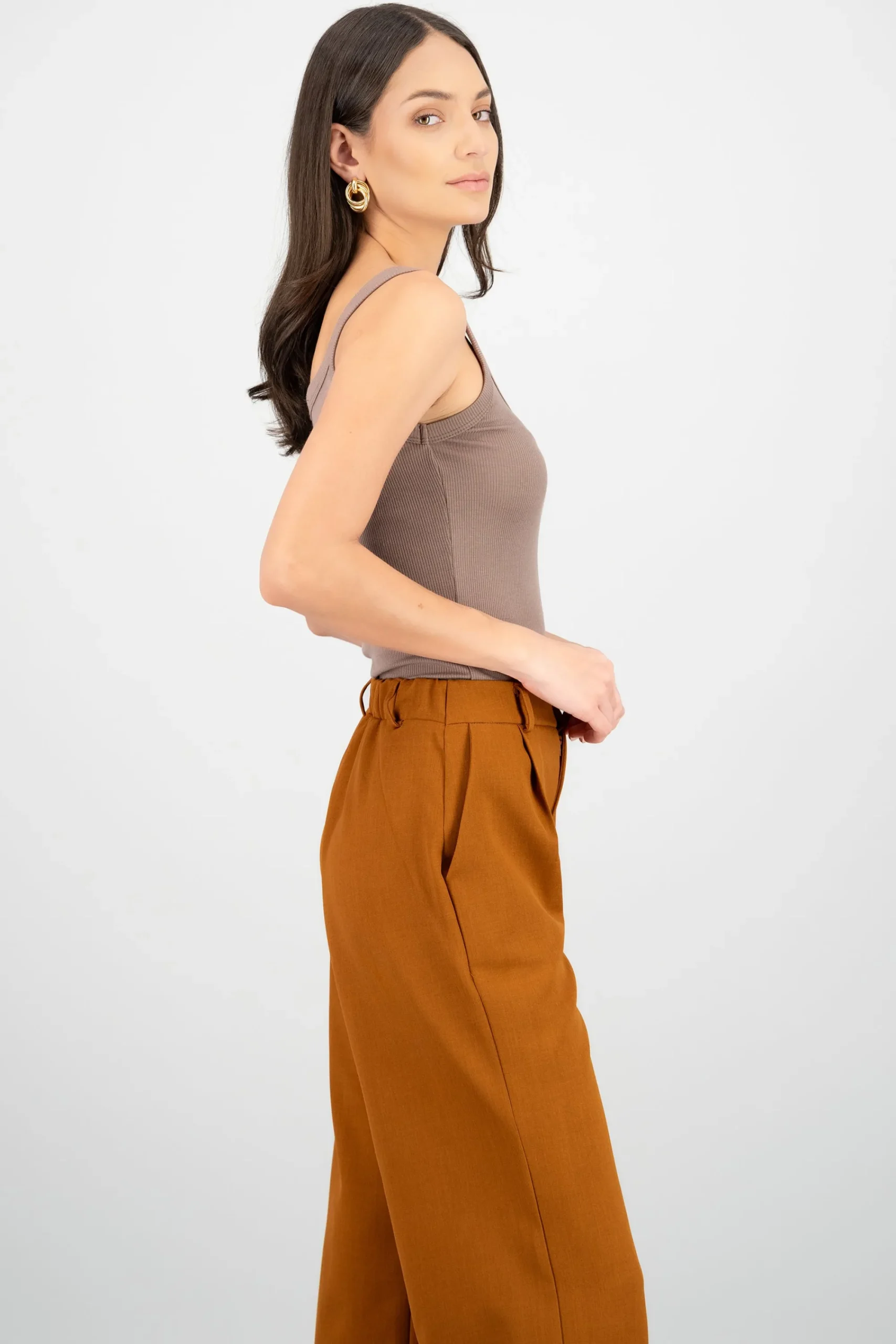 Shasa Sleeveless Round-Neck Ribbed Top
