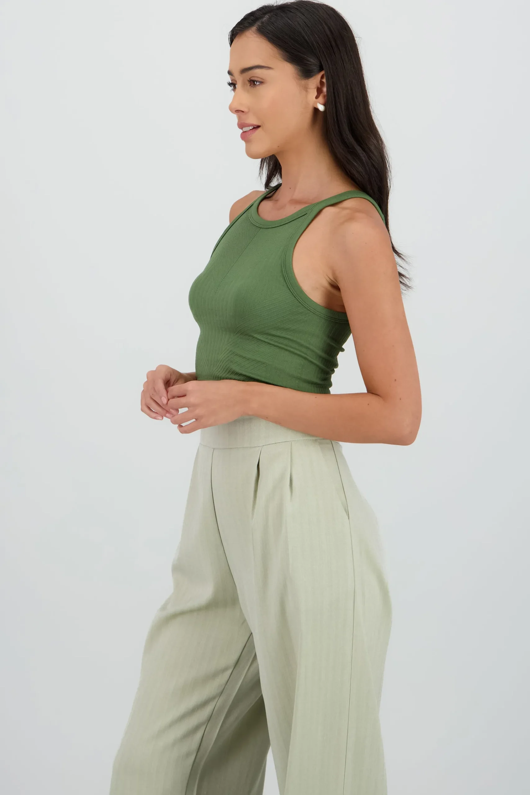 Shasa Sleeveless Seamless Round Neck Top
