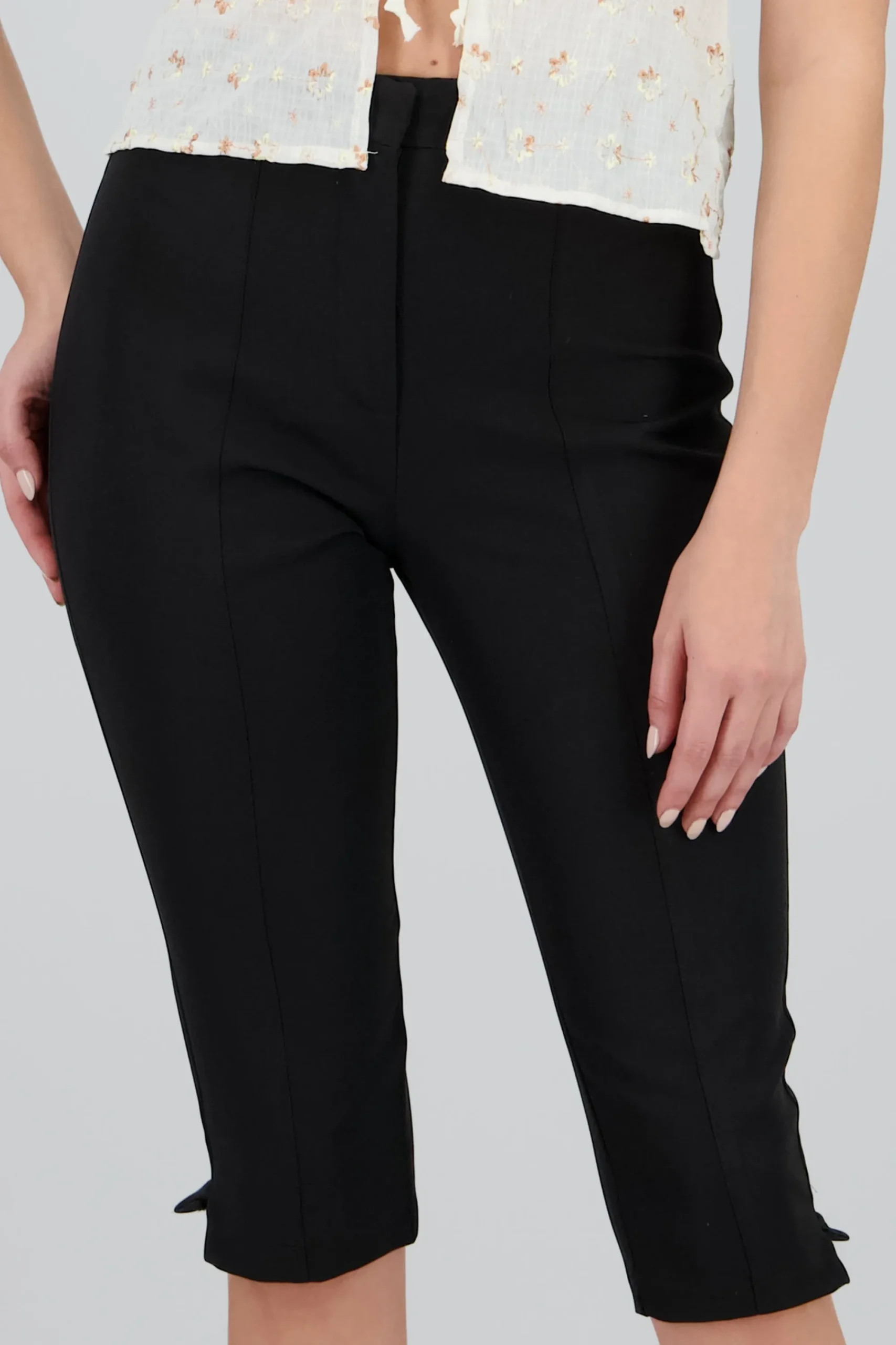 Shasa Solid Capri Pants